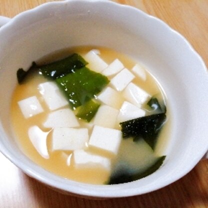 豆腐とわかめは定番のお味噌汁ですね(*^^*)
美味しかったです♪
ご馳走様でした☆